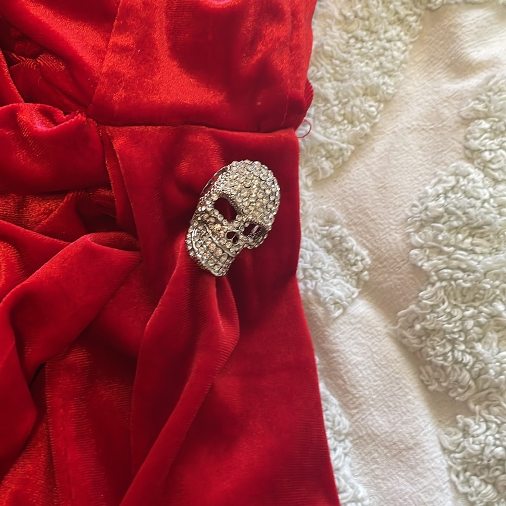 Weasel Wear Red Velvet Gown w/ Draped Neckline & Faux-Fur and Skull Accent, Sz L - Picture 8 of 9